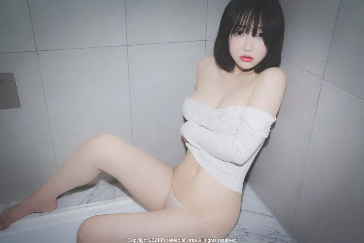 [Pure Media]系列之YeEun_3rd主题私房脱白衬衣露豪乳遮点配丁字裤诱惑写真72P