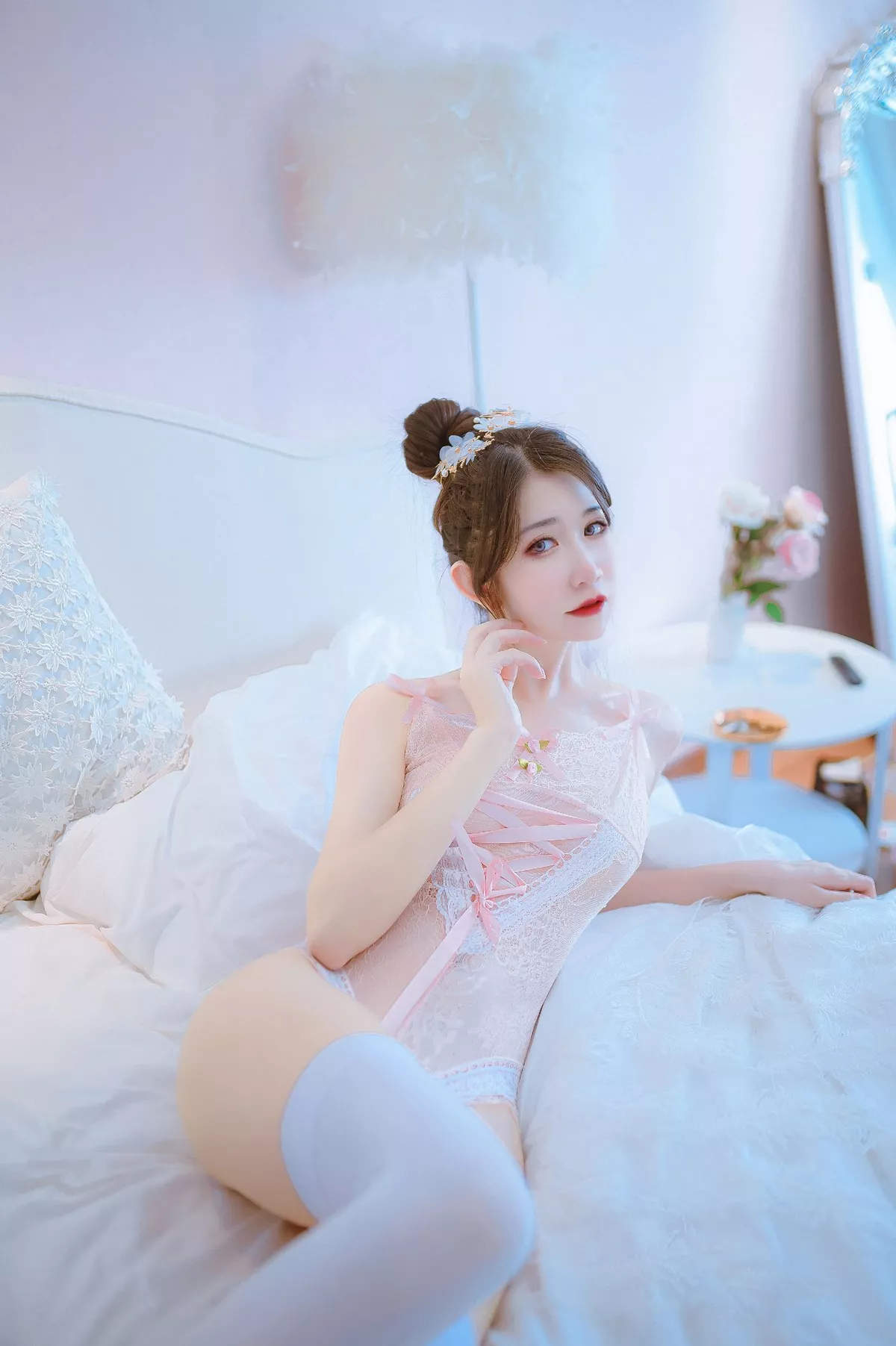 动漫博主阮邑_Fairy大象粉色系主题私房粉色蕾丝内衣配白丝袜完美诱惑写真35P