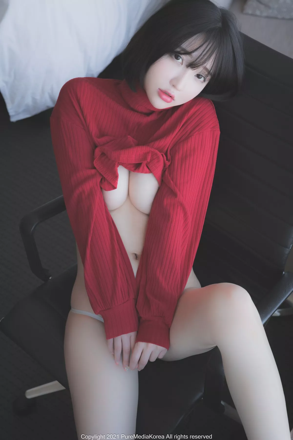 [Pure Media]系列之YeEun_3rd主题私房脱白衬衣露豪乳遮点配丁字裤诱惑写真72P