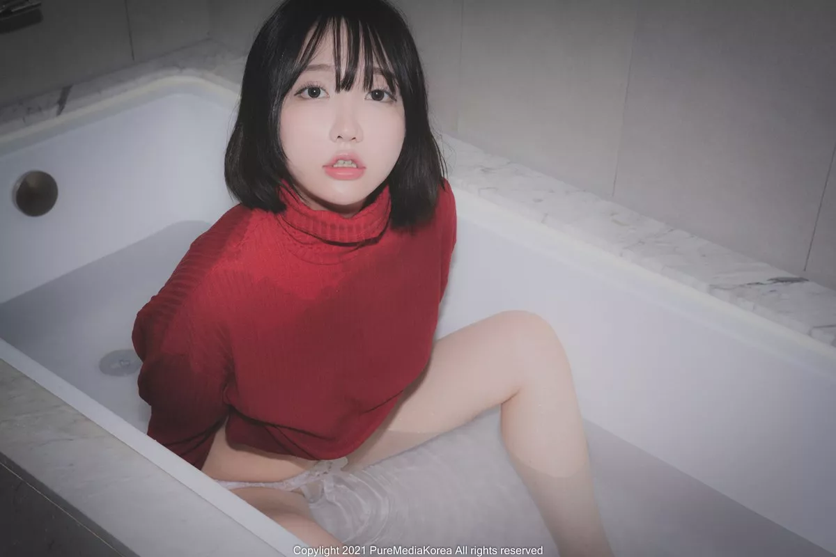 [Pure Media]系列之YeEun_3rd主题私房脱白衬衣露豪乳遮点配丁字裤诱惑写真72P