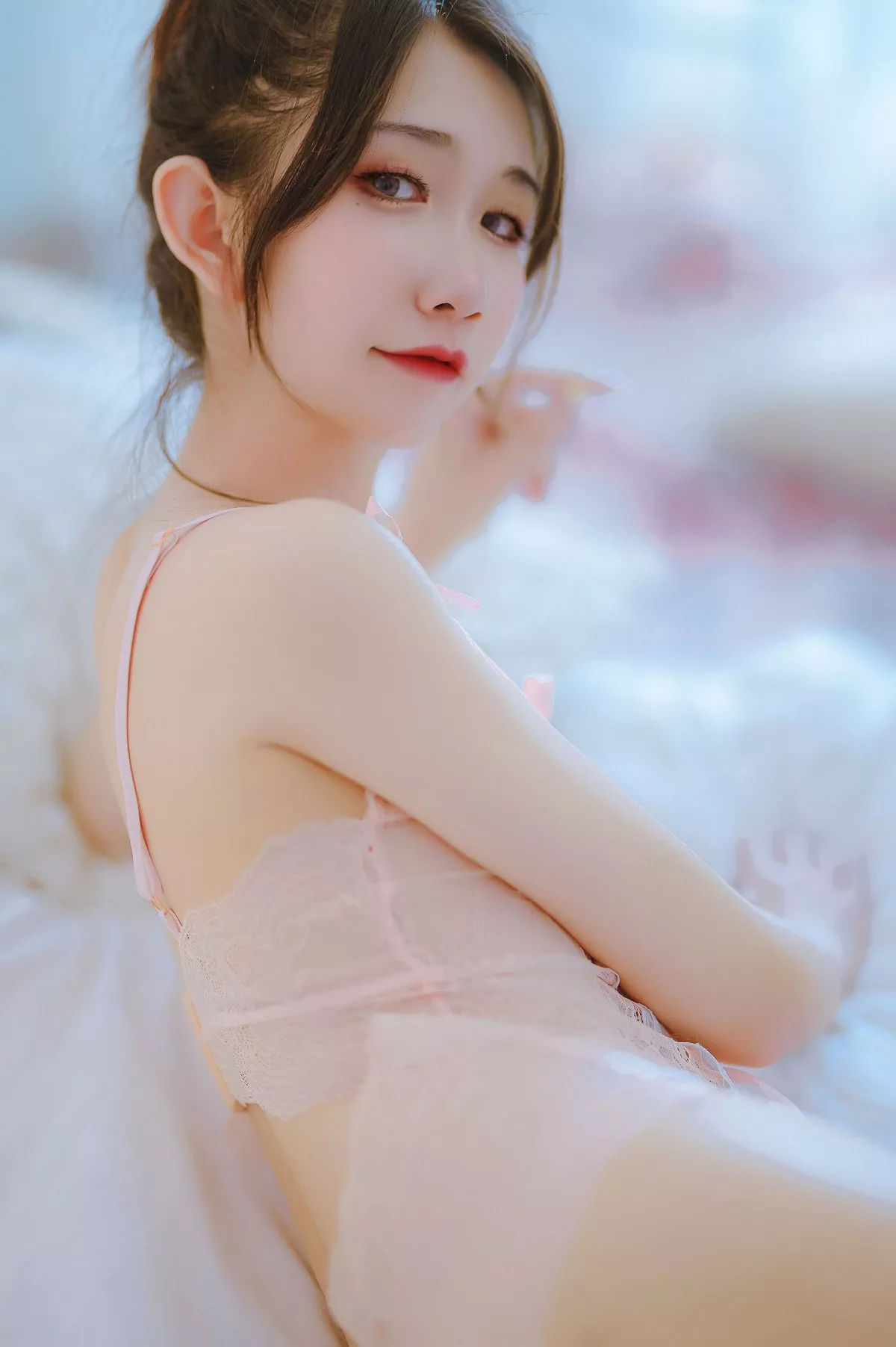 动漫博主阮邑_Fairy大象粉色系主题私房粉色蕾丝内衣配白丝袜完美诱惑写真35P