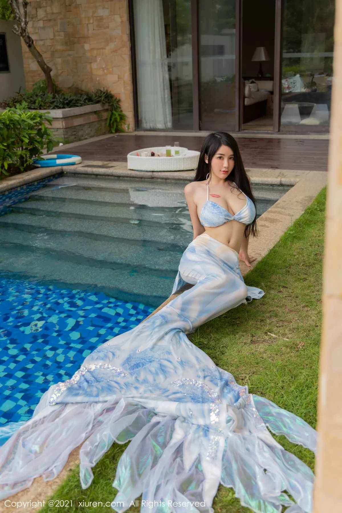 XiuRen第3849期_模特美七Mia三亚旅拍美人鱼主题泳池性感内衣秀丰满身材诱惑写真42P