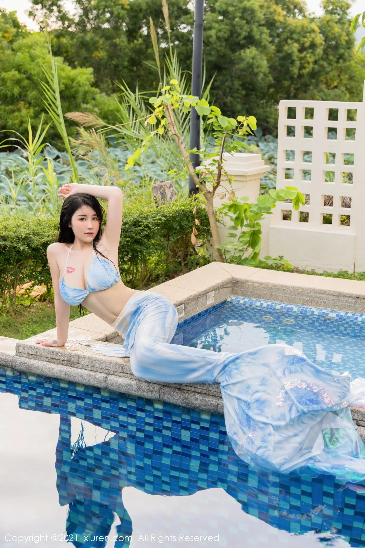 XiuRen第3849期_模特美七Mia三亚旅拍美人鱼主题泳池性感内衣秀丰满身材诱惑写真42P