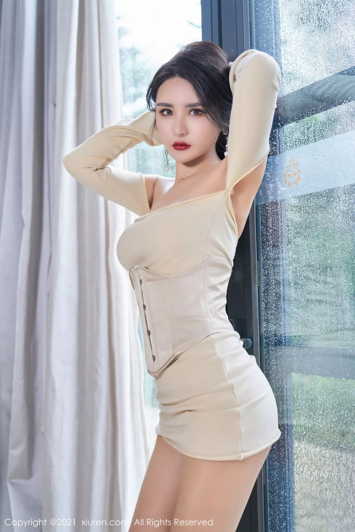 XiuRen第3850期_模特Emily尹菲云南旅拍私房撩裙露超薄肉丝裤袜粉色内裤诱惑写真61P