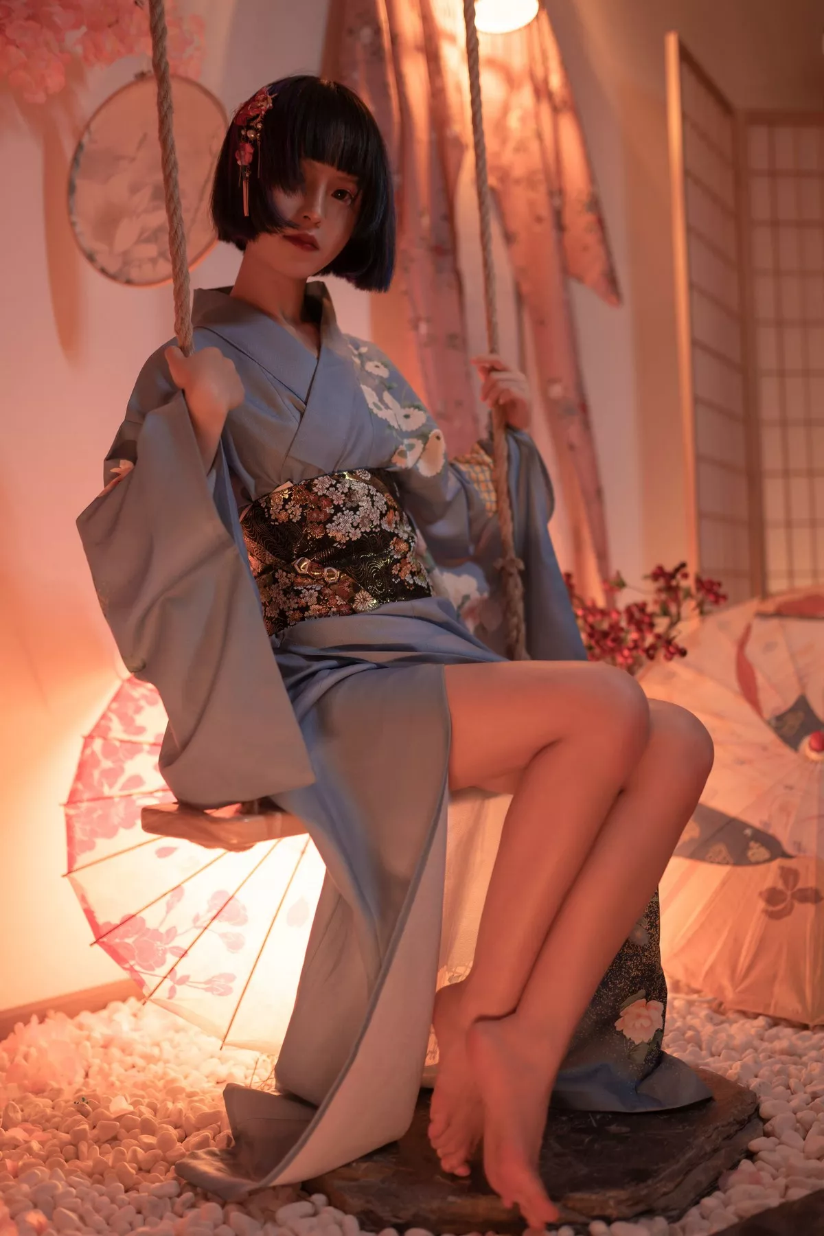 COS福利美少女晕崽樱之诱惑主题私房日系风性感和服露白嫩美腿迷人写真34P