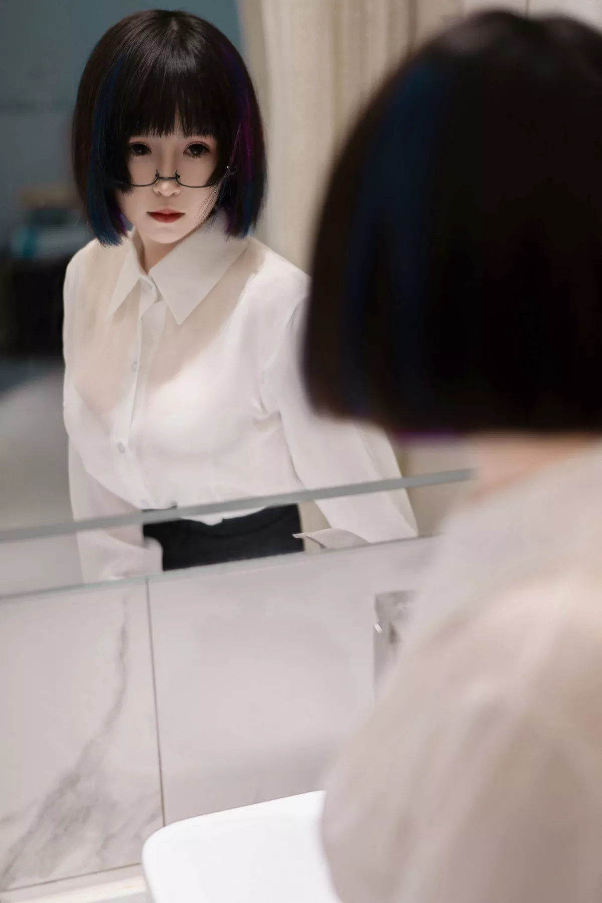 COS福利美少女晕崽迷情小秘主题性感白衬衣配黑短裙开档黑丝秀美腿诱惑写真36P