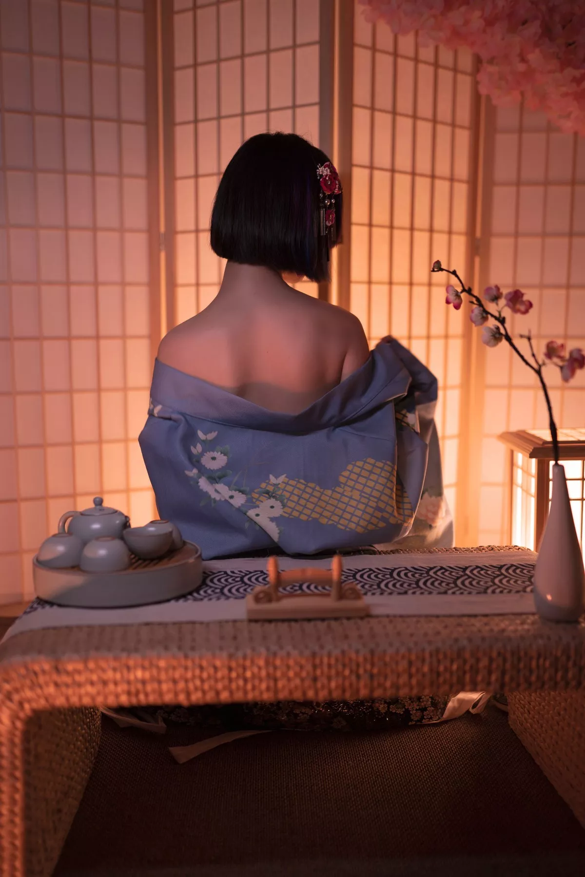 COS福利美少女晕崽樱之诱惑主题私房日系风性感和服露白嫩美腿迷人写真34P