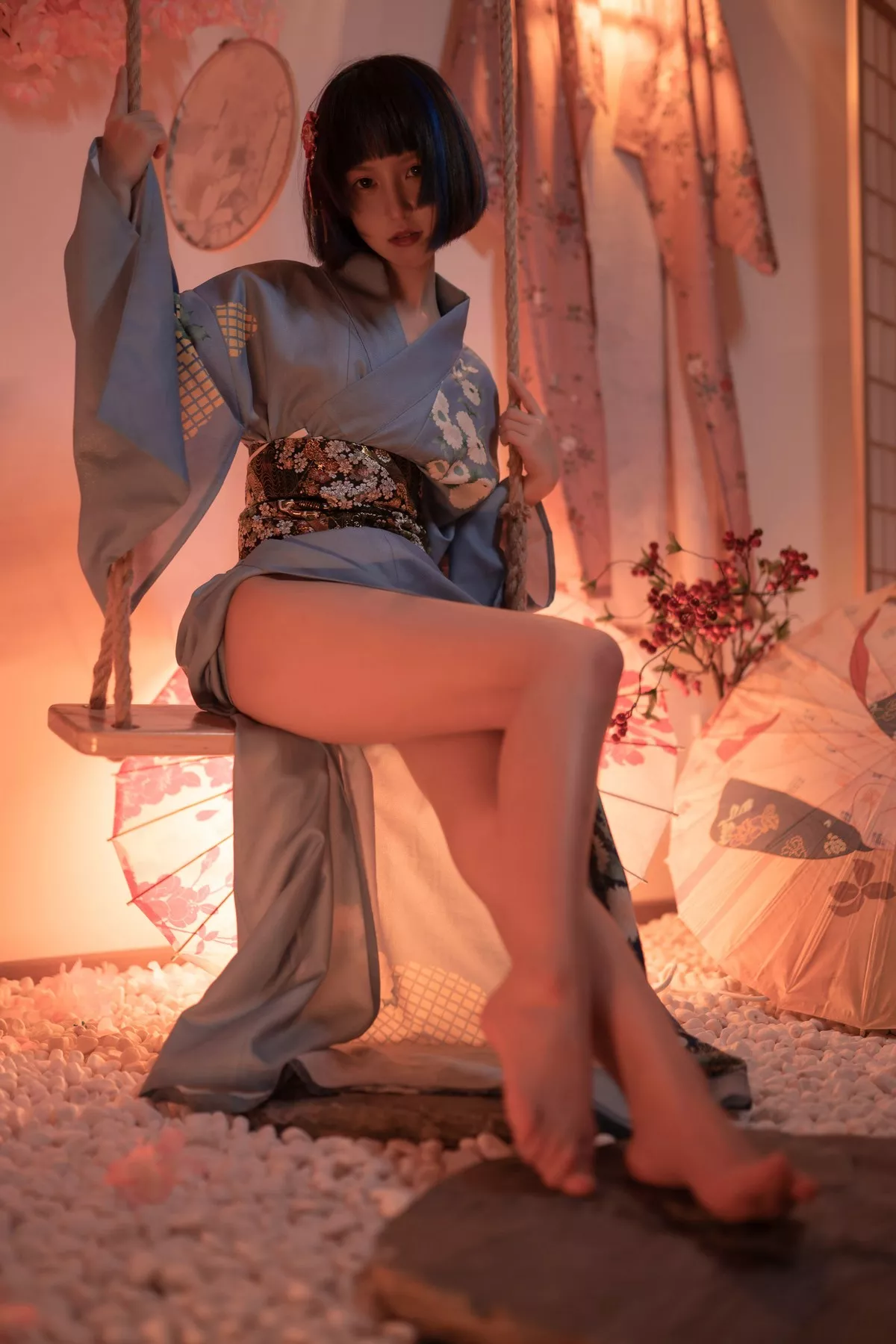 COS福利美少女晕崽樱之诱惑主题私房日系风性感和服露白嫩美腿迷人写真34P