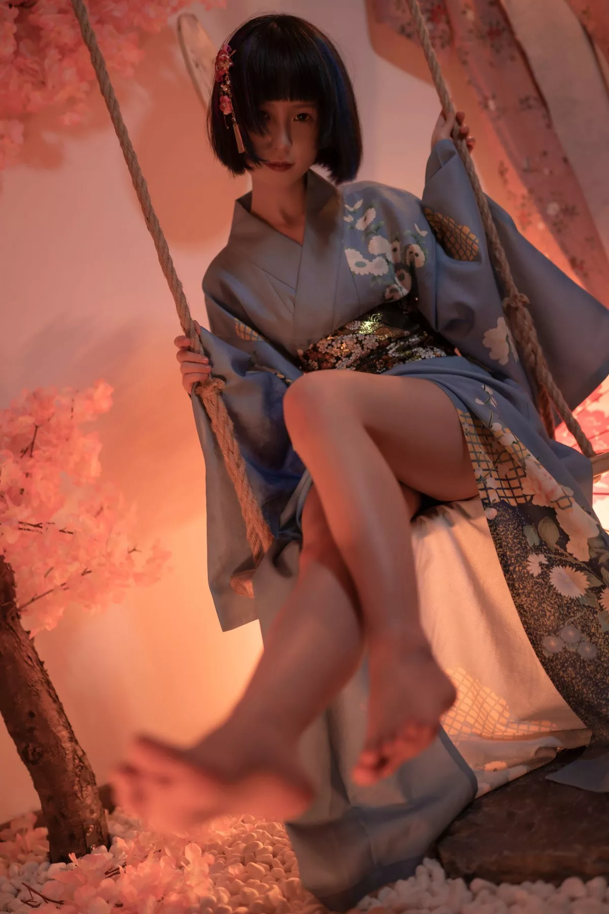 COS福利美少女晕崽樱之诱惑主题私房日系风性感和服露白嫩美腿迷人写真34P