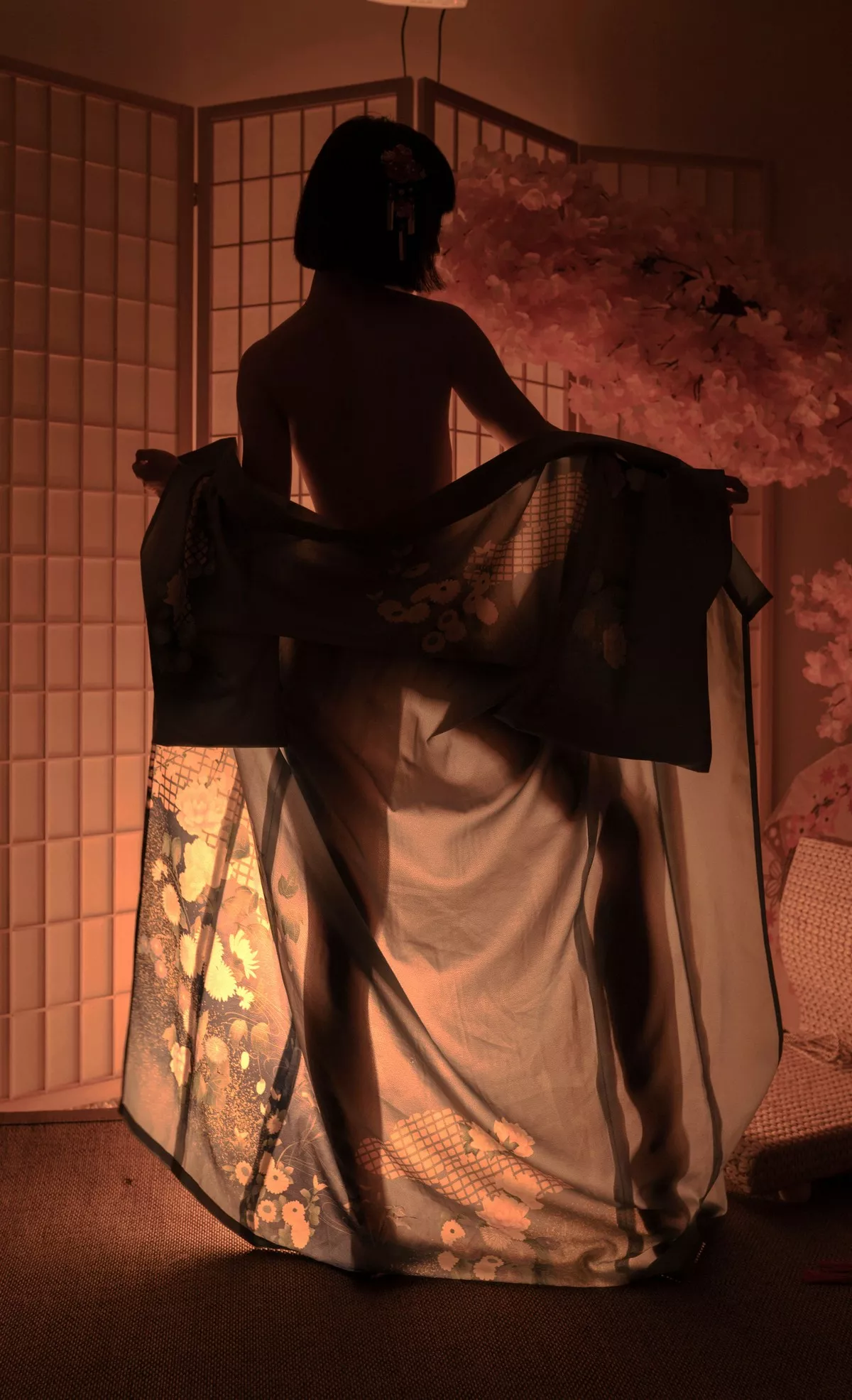 COS福利美少女晕崽樱之诱惑主题私房日系风性感和服露白嫩美腿迷人写真34P