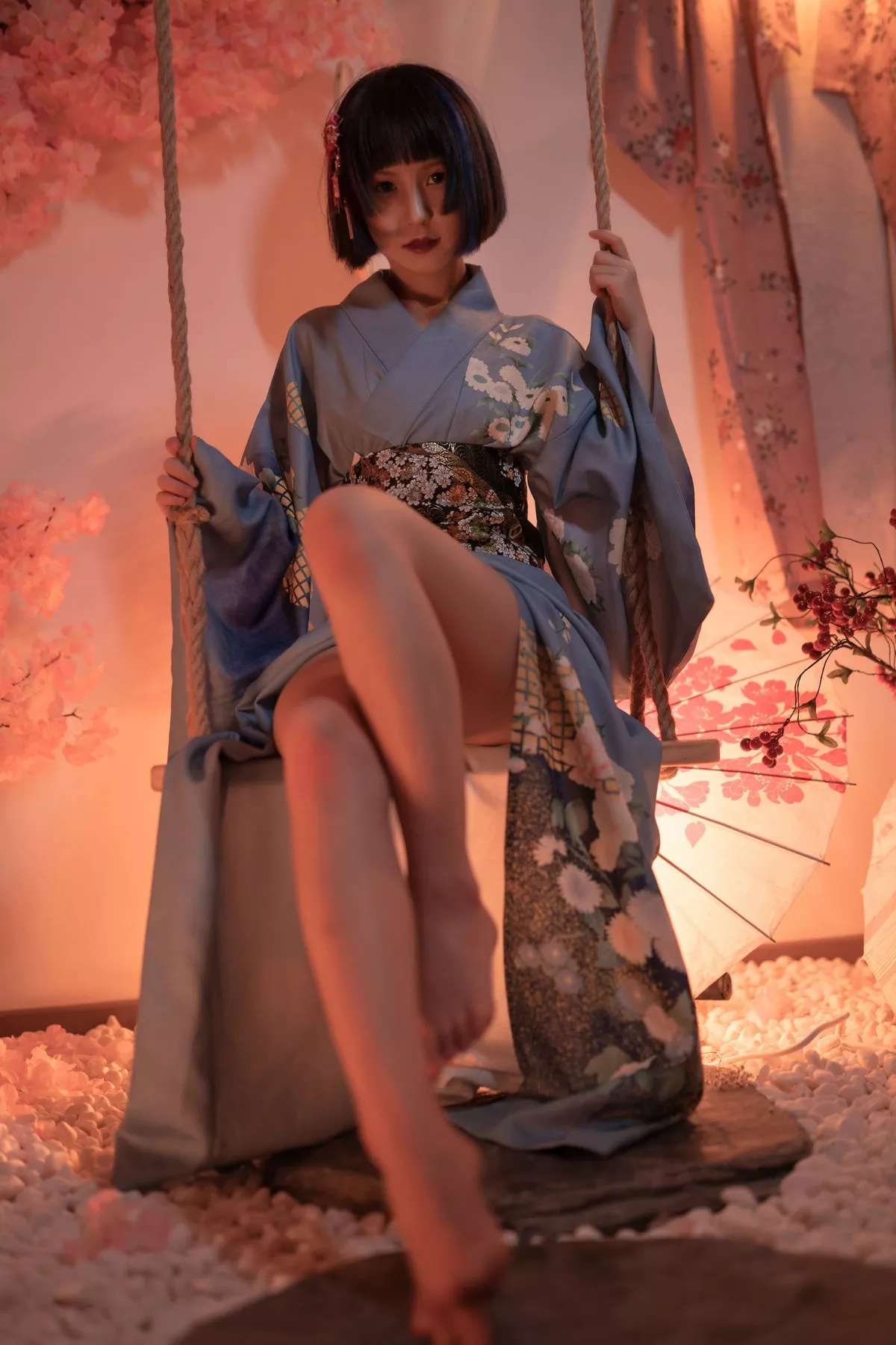 COS福利美少女晕崽樱之诱惑主题私房日系风性感和服露白嫩美腿迷人写真34P