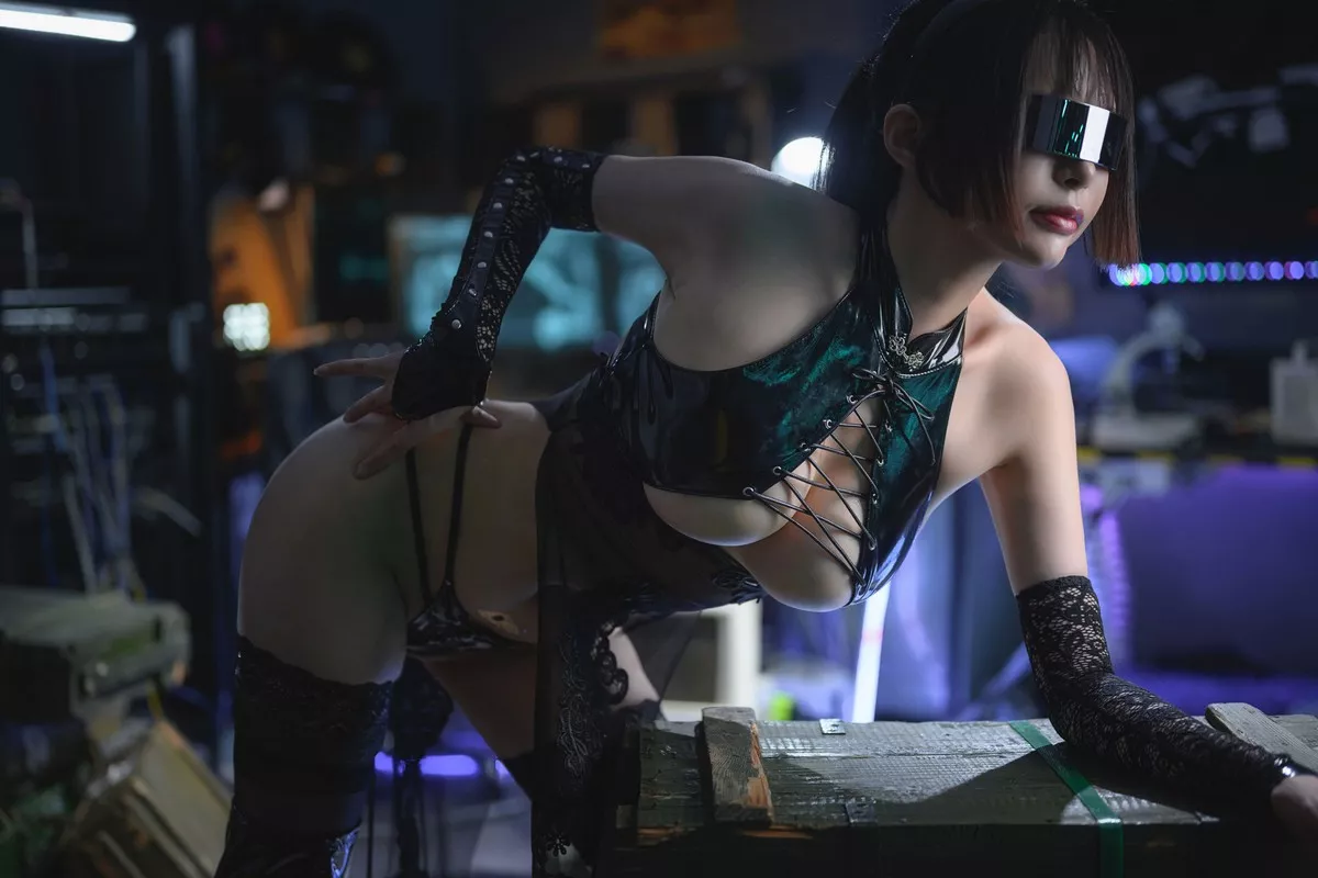 嫩模秋和柯基(夏小秋秋秋)VR女友现实篇私房黑色情趣服饰露火辣身材诱惑写真48P
