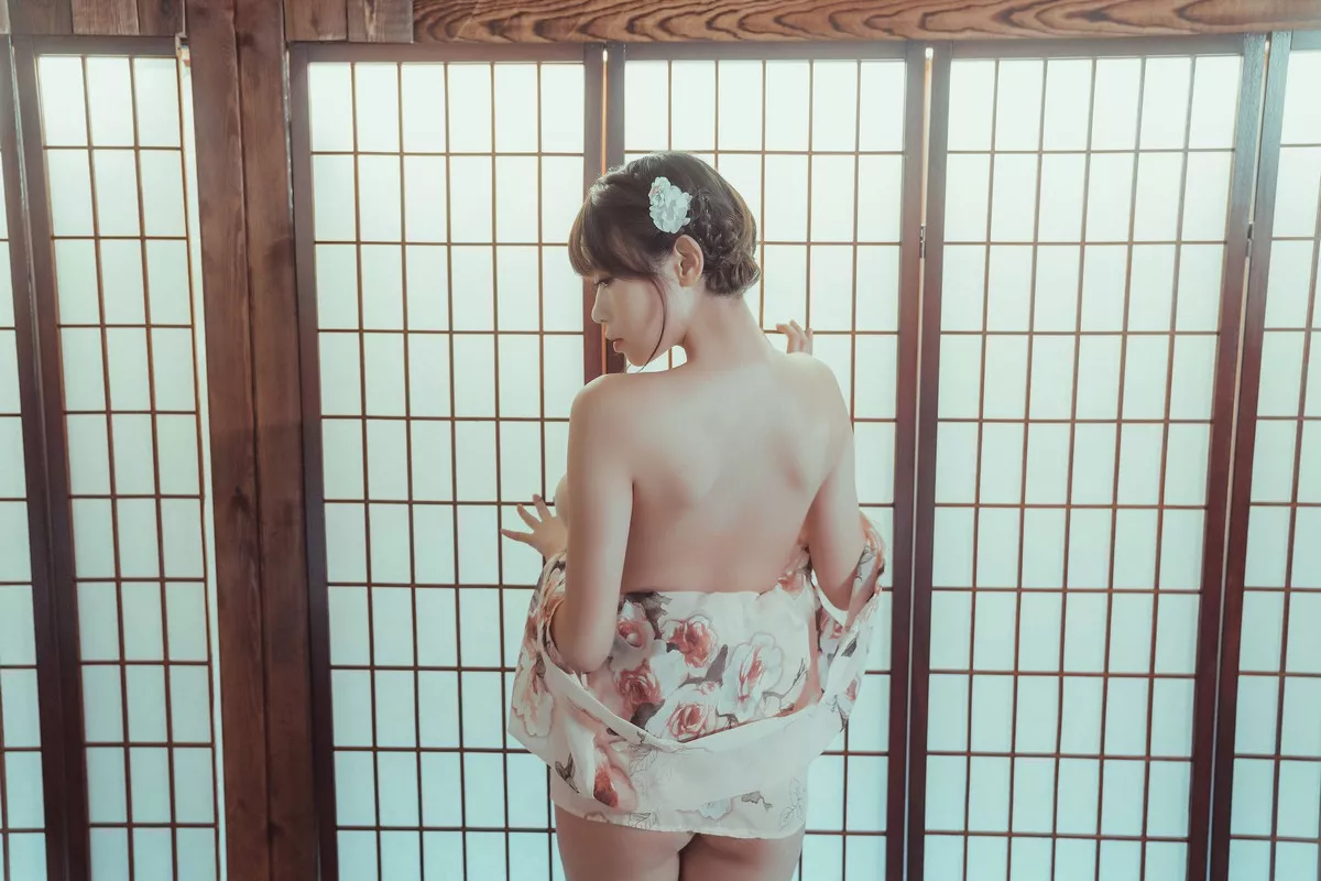 萌妹奈汐酱nice老板娘主题私房日系风性感真空和服秀火辣身材撩人诱惑写真30P