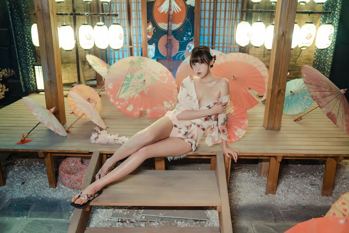 萌妹奈汐酱nice老板娘主题私房日系风性感真空和服秀火辣身材撩人诱惑写真30P