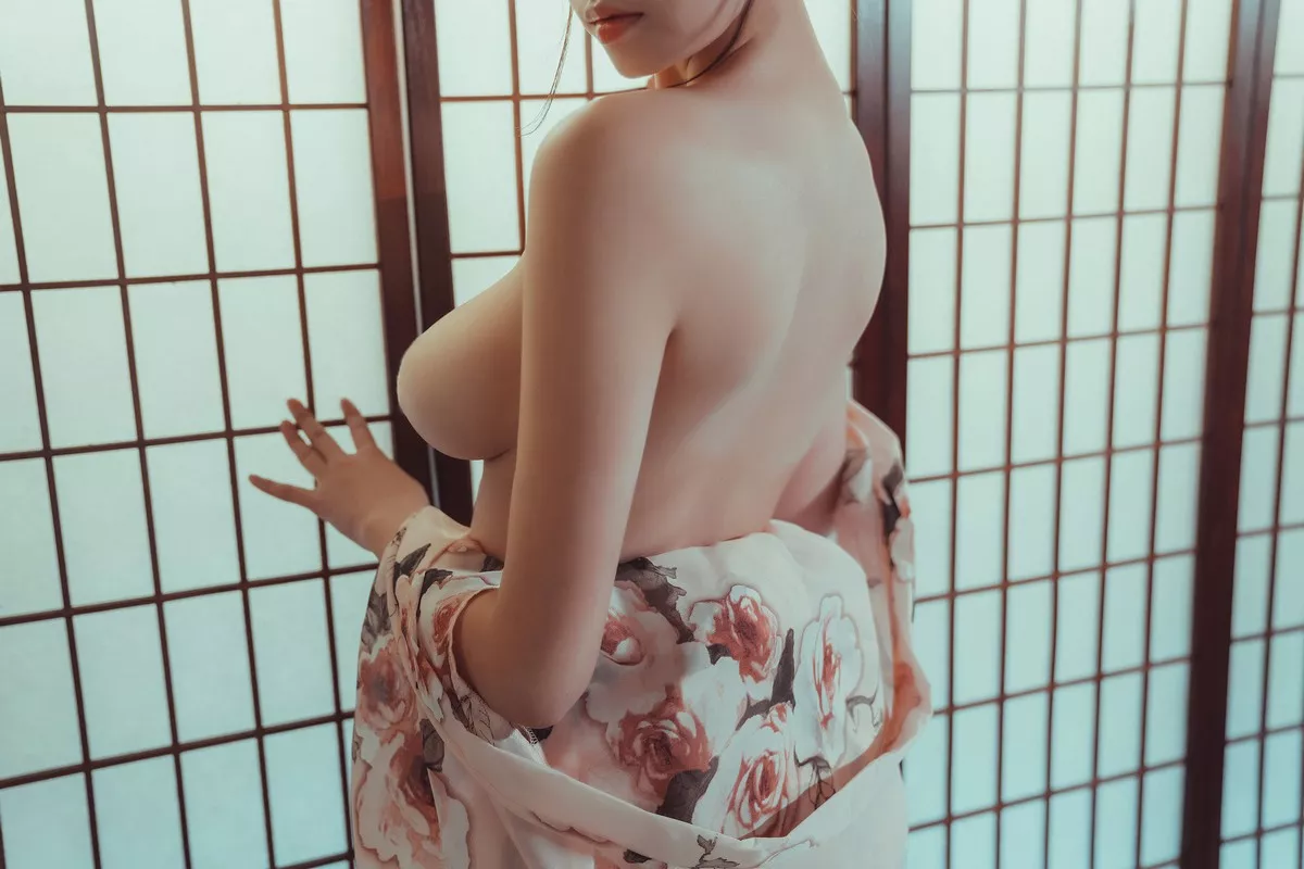 萌妹奈汐酱nice老板娘主题私房日系风性感真空和服秀火辣身材撩人诱惑写真30P