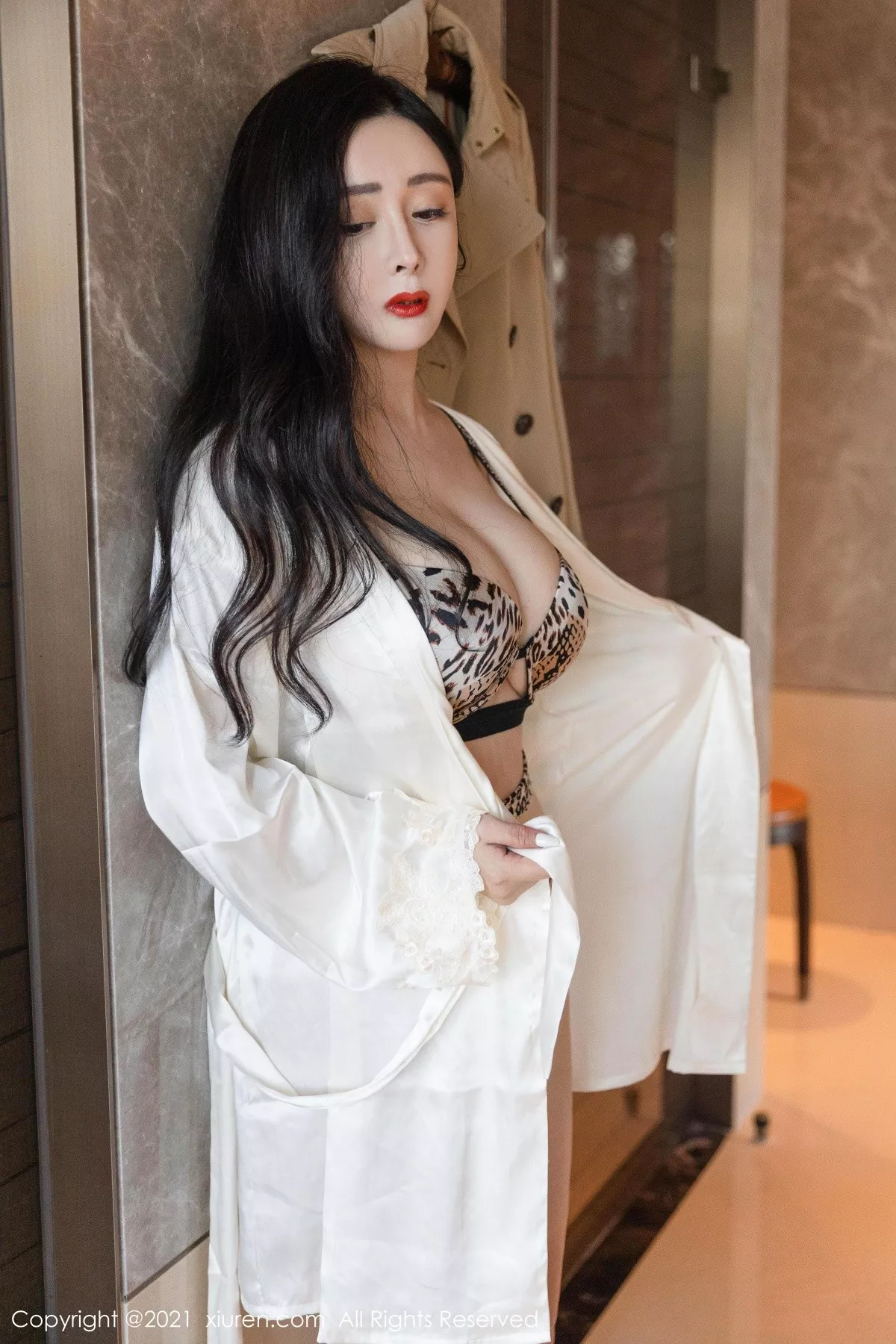 XiuRen第4020期_模特允爾秘书剧情主题浴室性感豹纹内衣秀丰满身材诱惑写真92P