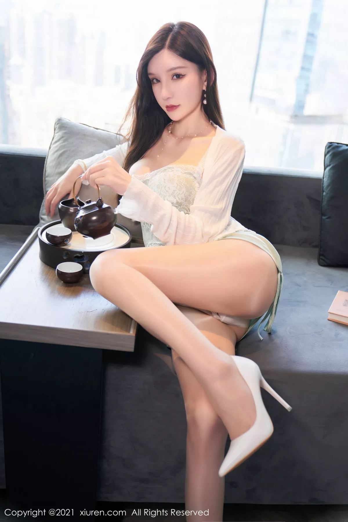 XiuRen第4054期_女神周于希Sandy精致典雅服饰半脱秀凹凸别致身材完美诱惑写真72P