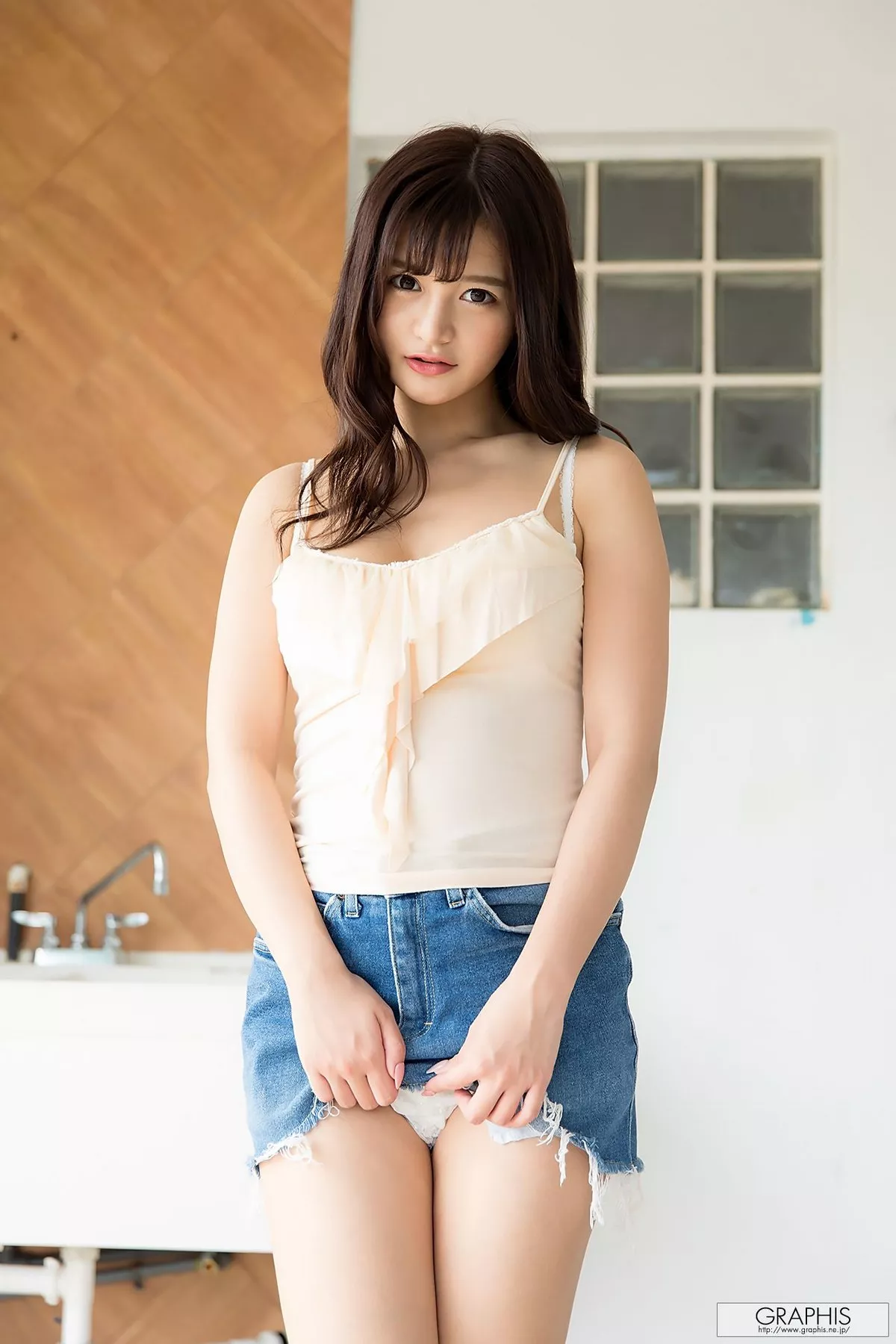 日本美女日向真凛性感粉色吊带+私房内衣系列秀完美身材迷人诱惑写真63P