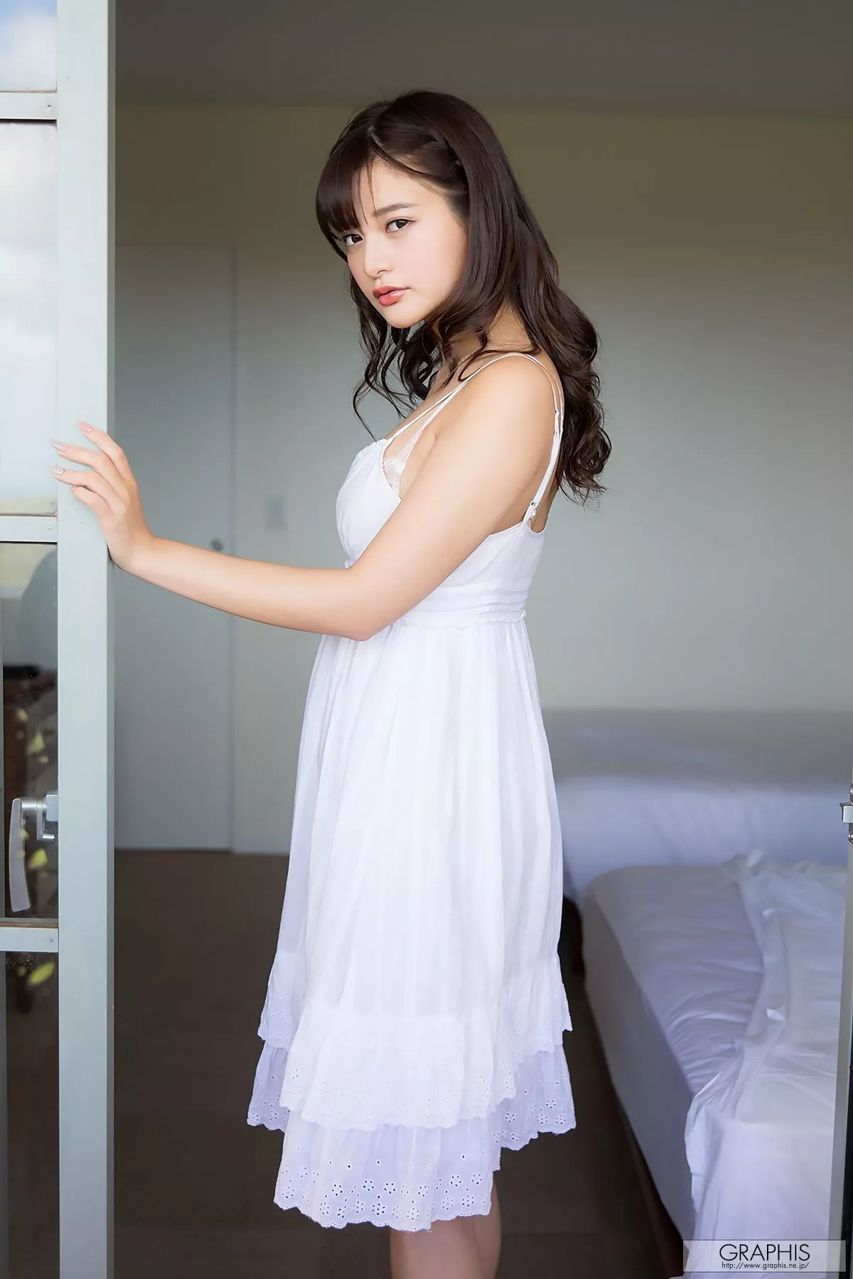 日本美女日向真凛性感粉色吊带+私房内衣系列秀完美身材迷人诱惑写真63P