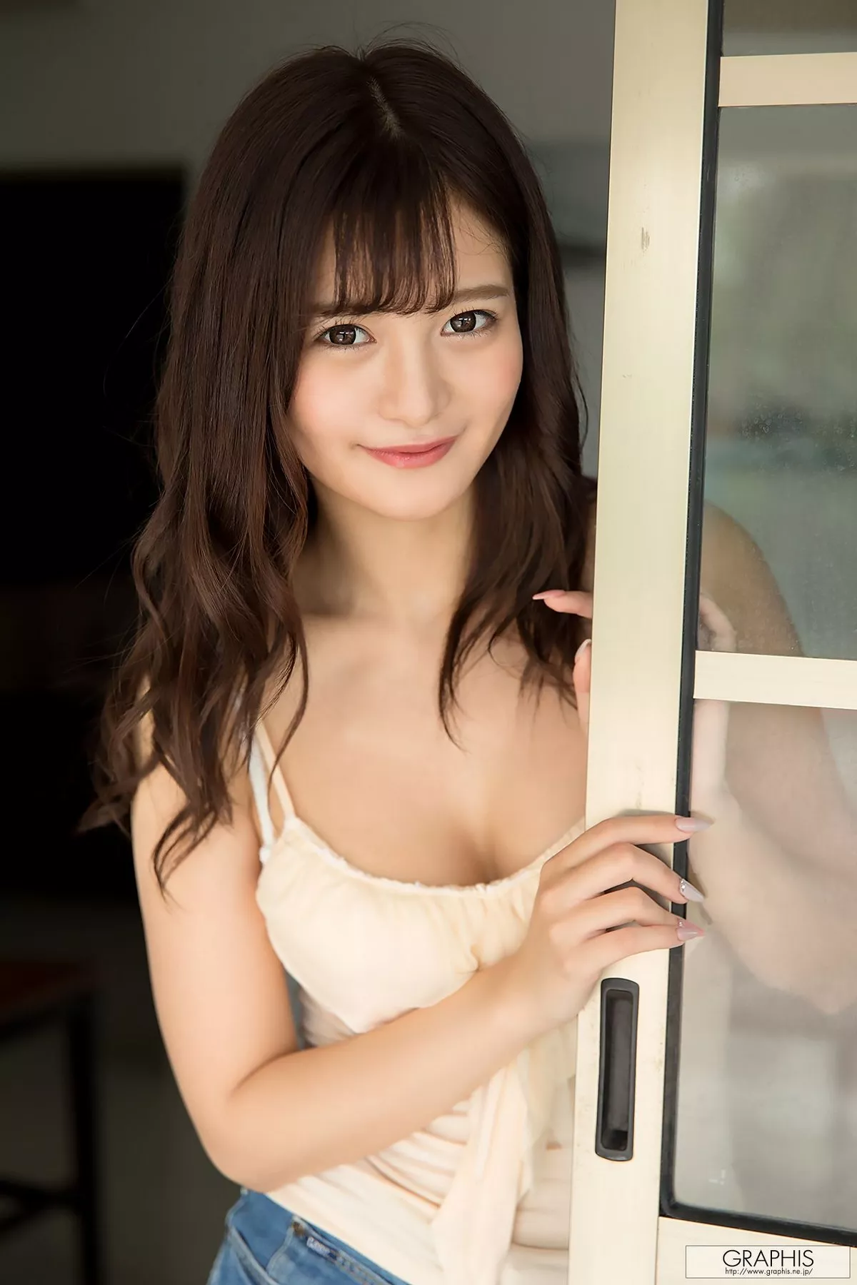日本美女日向真凛性感粉色吊带+私房内衣系列秀完美身材迷人诱惑写真63P