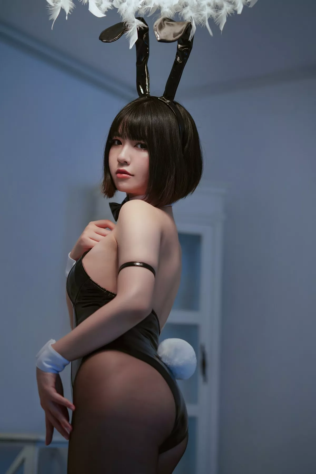 网络美女半半子兔女郎主题私房黑色低胸高叉连体衣配黑丝裤袜撩人诱惑写真37P