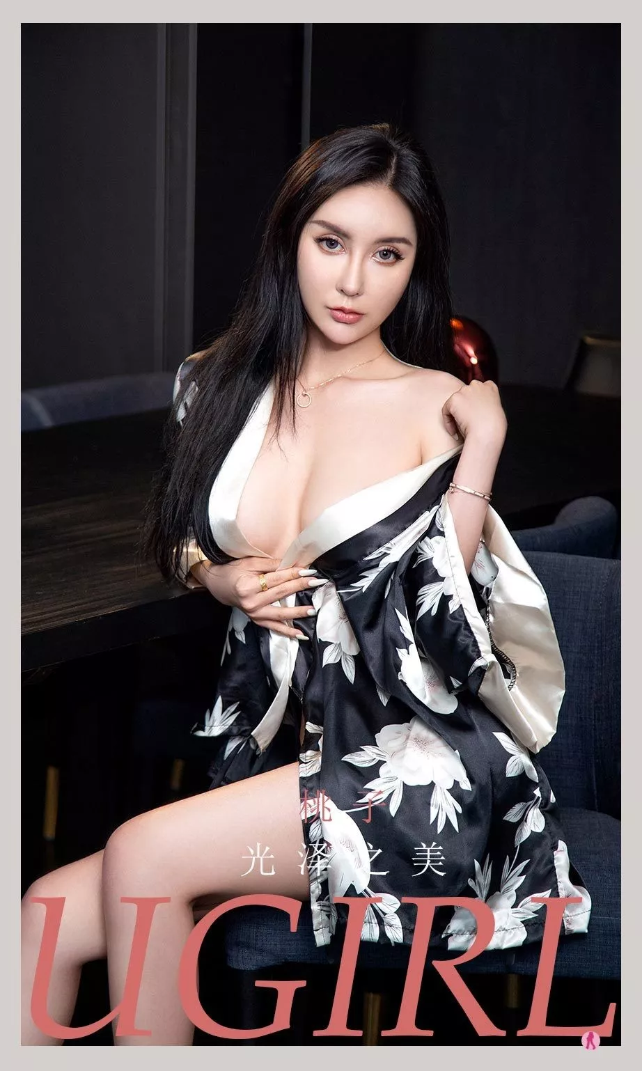 [Ugirls爱尤物]No.2181_模特桃子私房真空黑色绸缎配蕾丝内裤秀完美身材诱惑写真30P