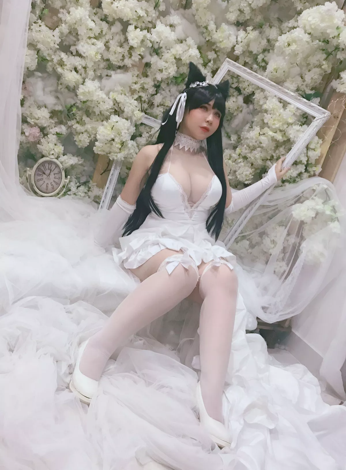 网络美女UyUy阿塔戈婚纱主题性感白色薄透婚纱配蕾丝吊袜秀丰满身材诱惑写真32P