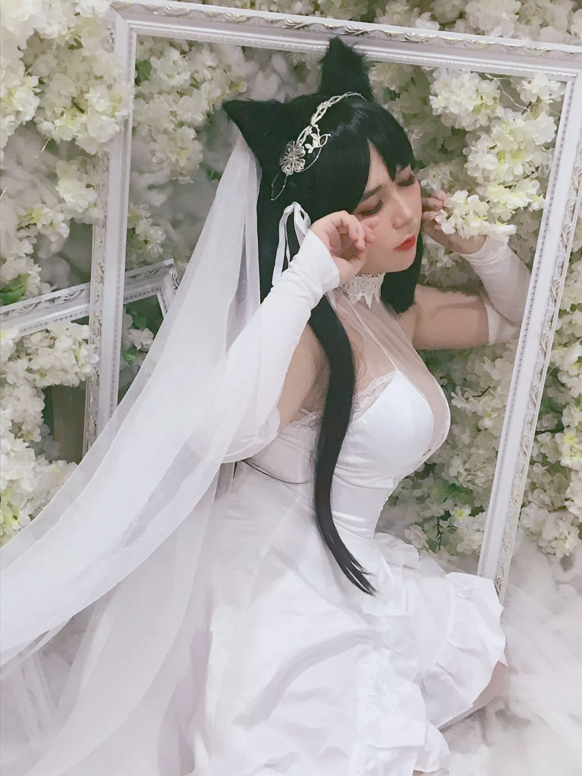 网络美女UyUy阿塔戈婚纱主题性感白色薄透婚纱配蕾丝吊袜秀丰满身材诱惑写真32P