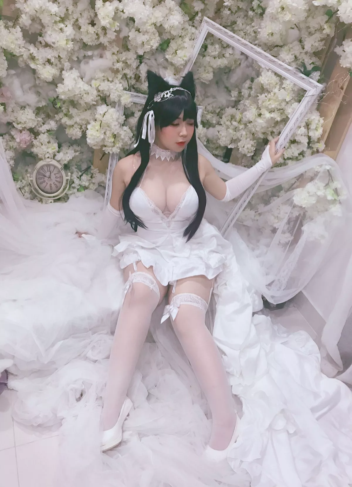 网络美女UyUy阿塔戈婚纱主题性感白色薄透婚纱配蕾丝吊袜秀丰满身材诱惑写真32P