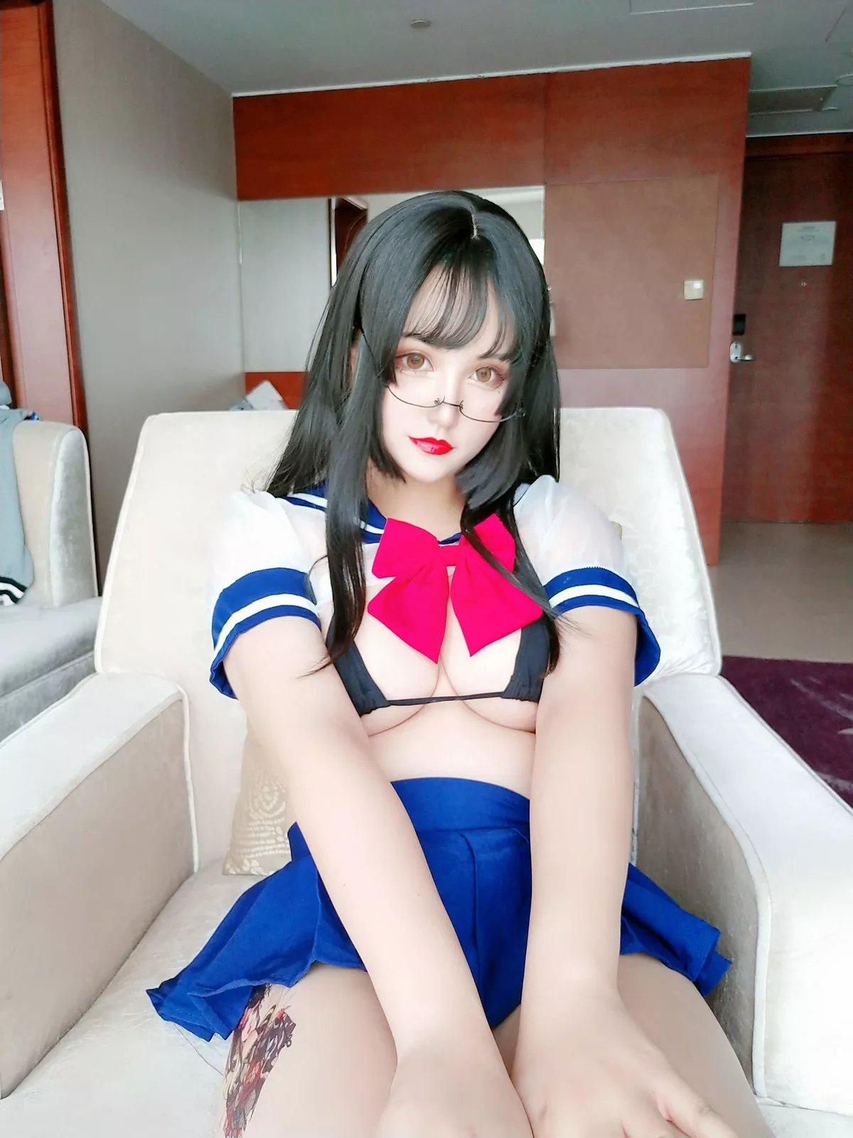 人气Coser夏鸽鸽不想起床透明jk主题半撩露三点式内衣秀丰满身材诱惑写真36P