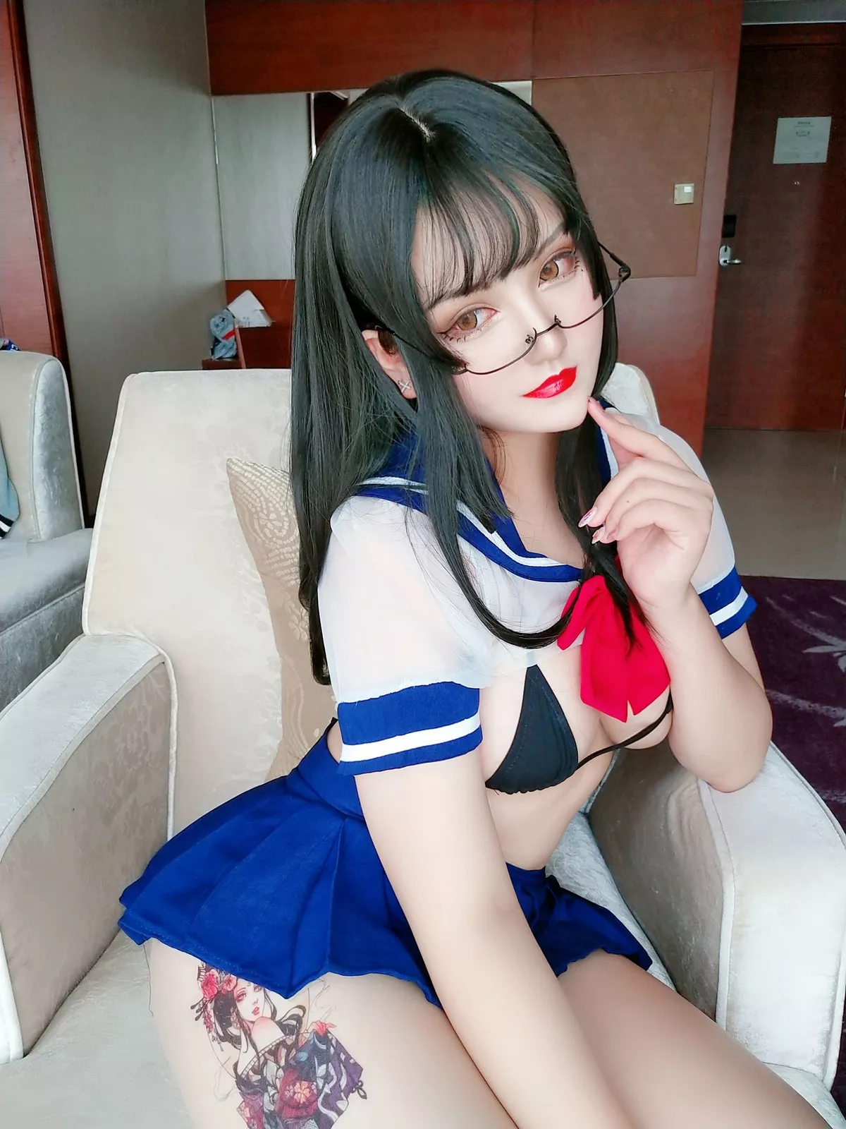 人气Coser夏鸽鸽不想起床透明jk主题半撩露三点式内衣秀丰满身材诱惑写真36P