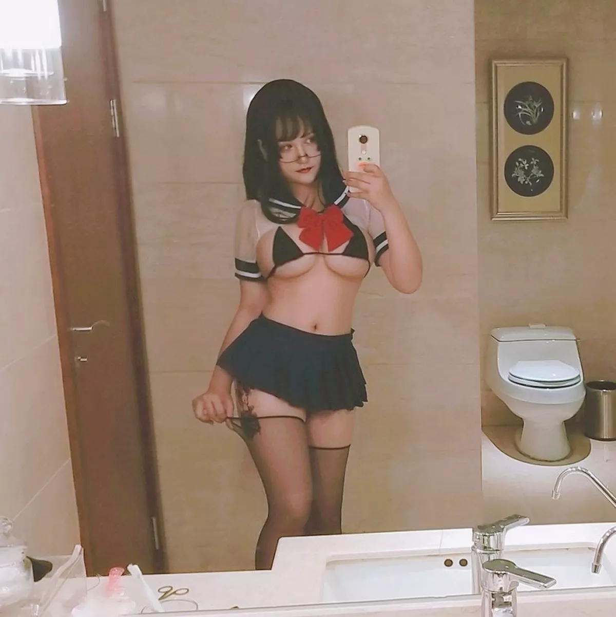 人气Coser夏鸽鸽不想起床透明jk主题半撩露三点式内衣秀丰满身材诱惑写真36P