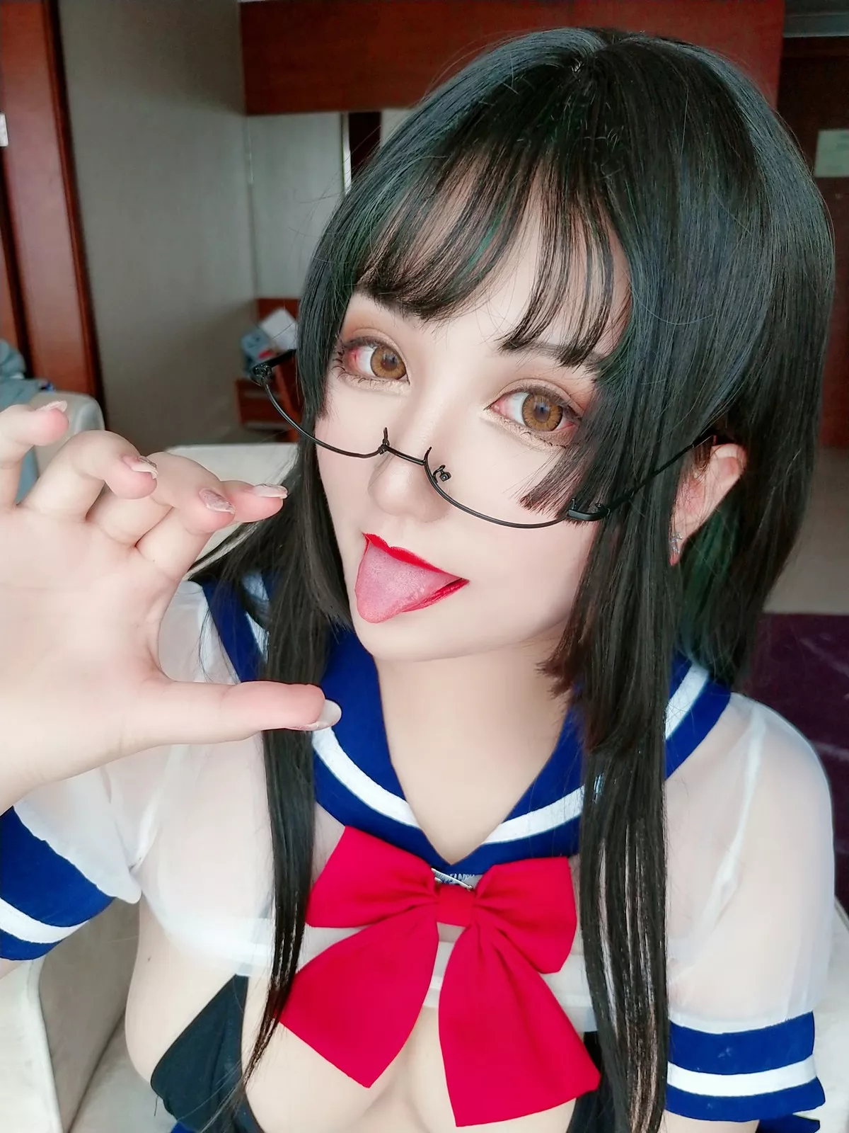 人气Coser夏鸽鸽不想起床透明jk主题半撩露三点式内衣秀丰满身材诱惑写真36P