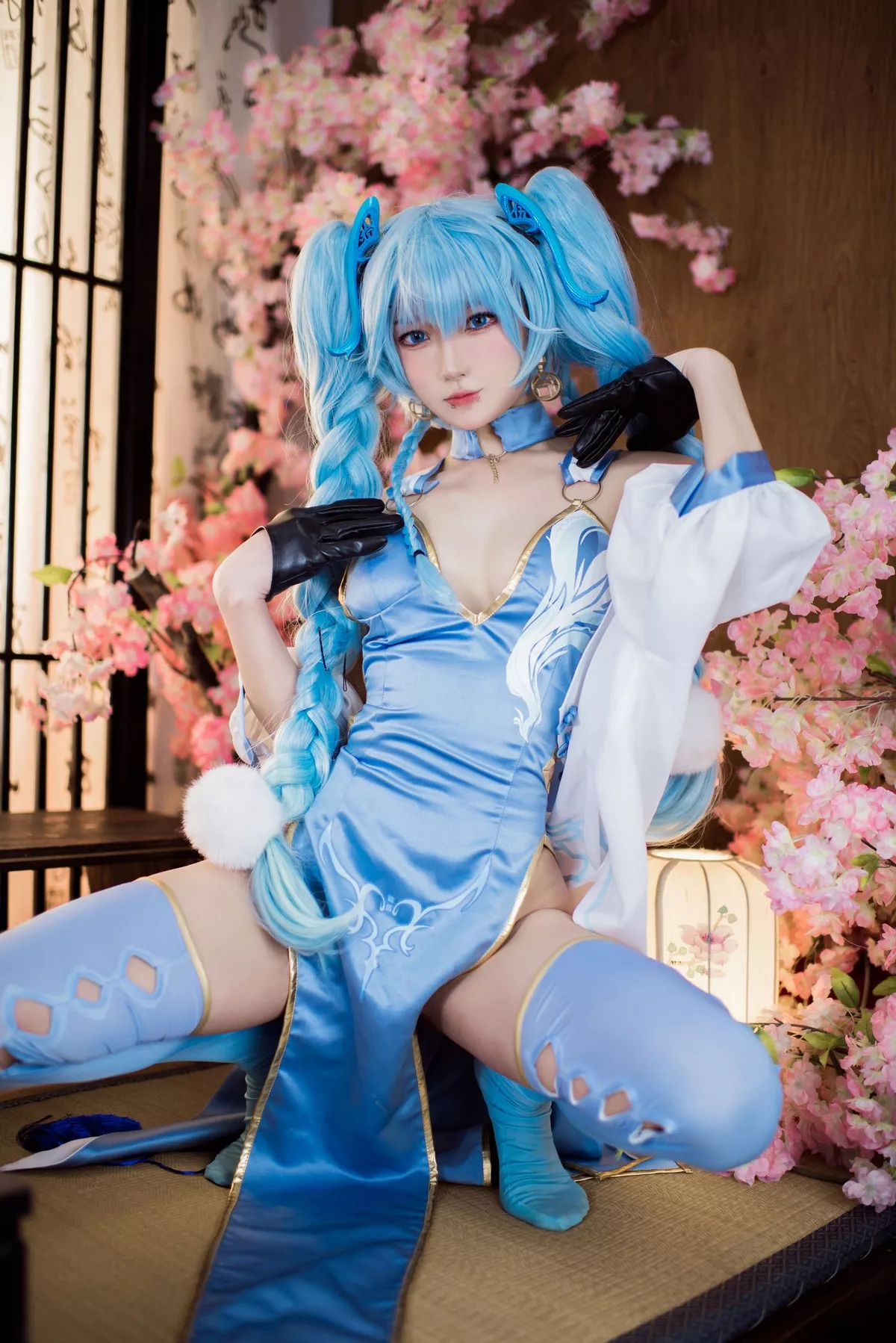 动漫博主阿包也是兔娘少女前线主题私房低胸高开旗袍半脱秀惹火身材诱惑写真31P