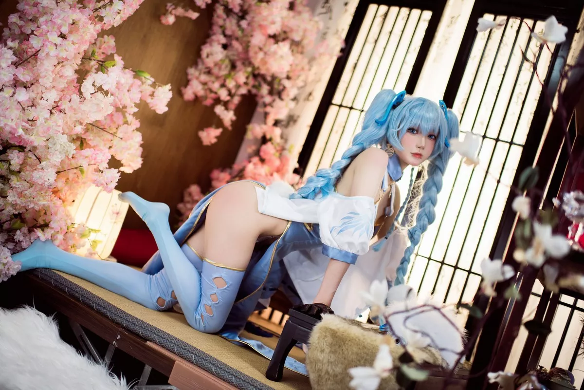 动漫博主阿包也是兔娘少女前线主题私房低胸高开旗袍半脱秀惹火身材诱惑写真31P