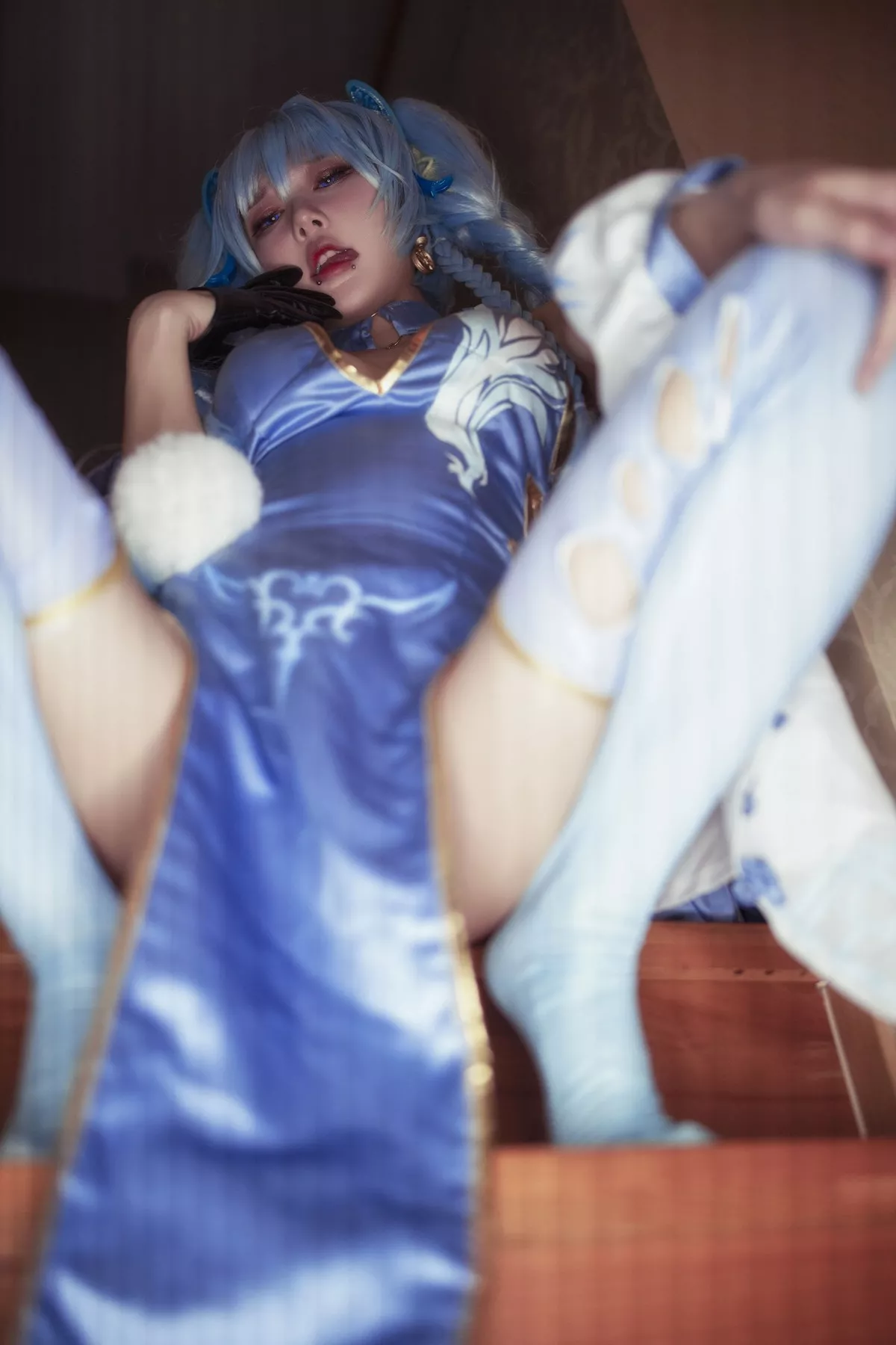 动漫博主阿包也是兔娘少女前线主题私房低胸高开旗袍半脱秀惹火身材诱惑写真31P