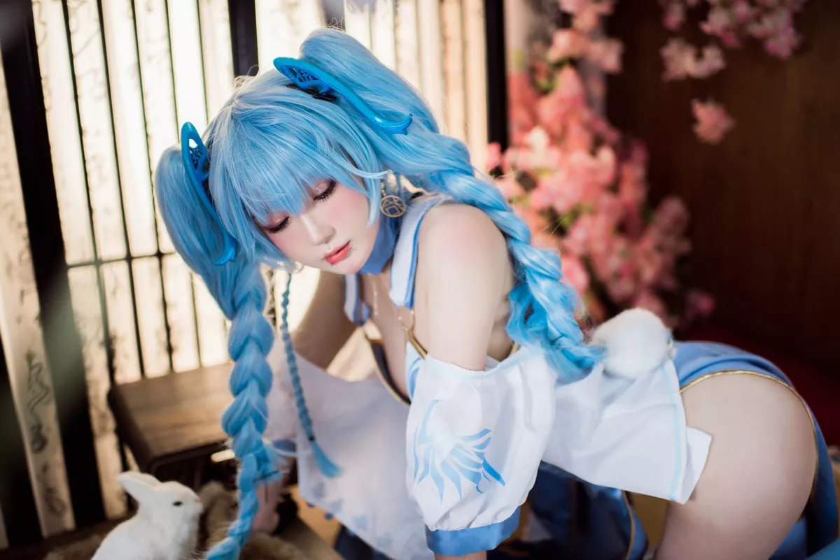 动漫博主阿包也是兔娘少女前线主题私房低胸高开旗袍半脱秀惹火身材诱惑写真31P