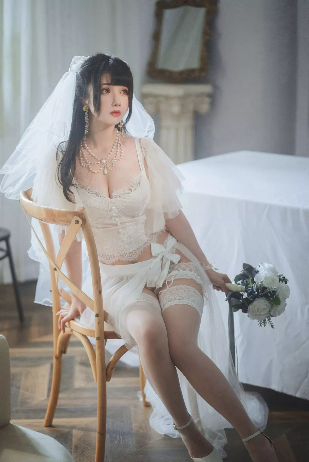 网络美女rioko凉凉子透明婚纱主题私房性感蕾丝内衣配白色蕾丝袜完美诱惑写真37P