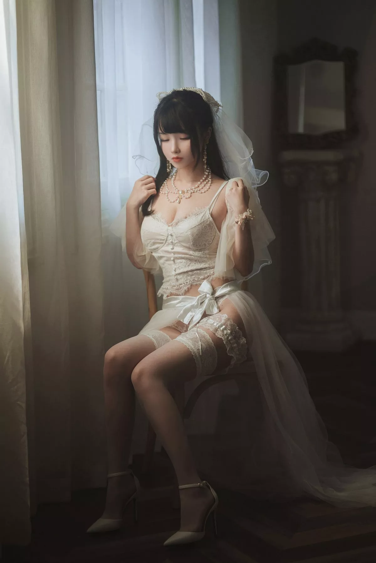 网络美女rioko凉凉子透明婚纱主题私房性感蕾丝内衣配白色蕾丝袜完美诱惑写真37P