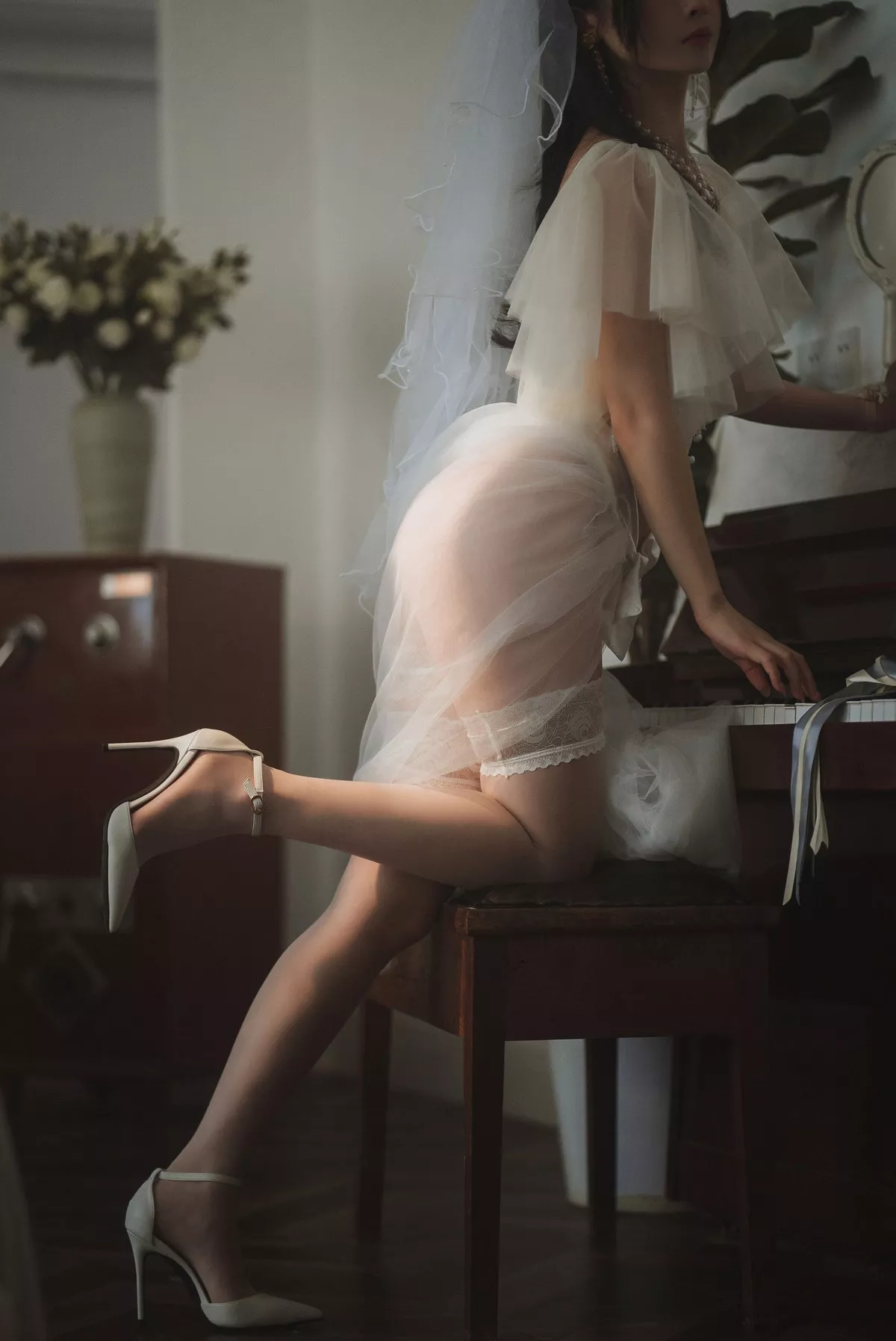 网络美女rioko凉凉子透明婚纱主题私房性感蕾丝内衣配白色蕾丝袜完美诱惑写真37P