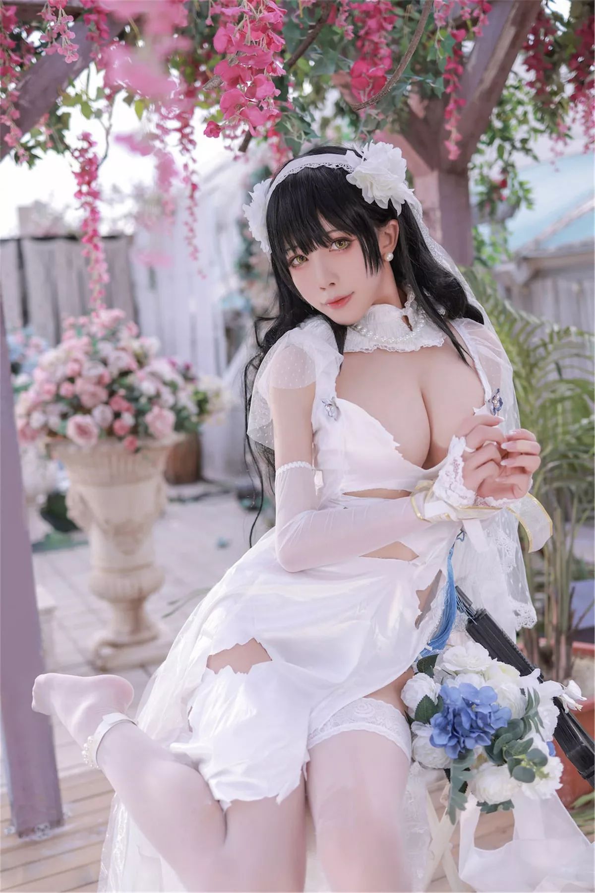 动漫博主水淼aqua少女前线主题私房性感薄纱服饰配蕾丝袜秀豪乳翘臀诱惑写真77P