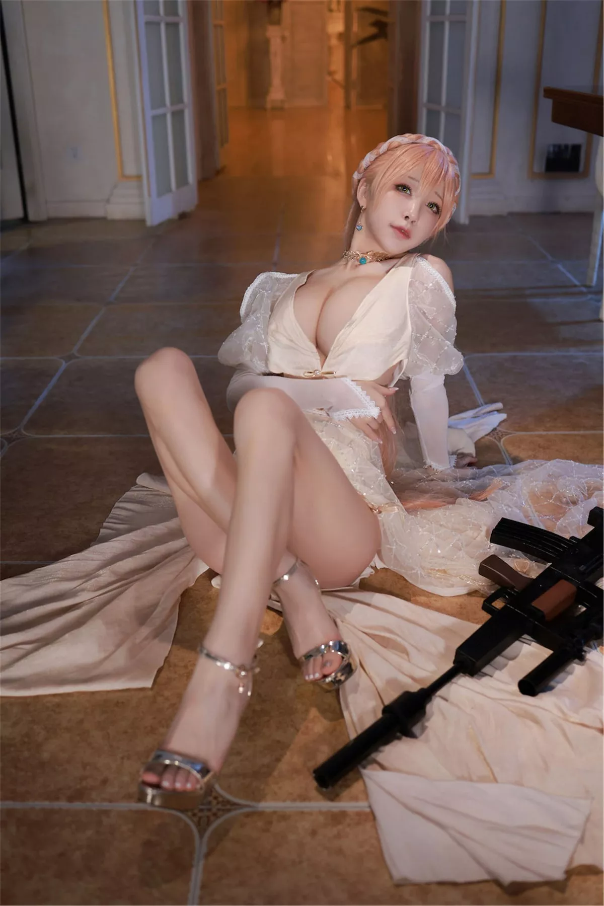 动漫博主水淼aqua少女前线主题私房性感薄纱服饰配蕾丝袜秀豪乳翘臀诱惑写真77P