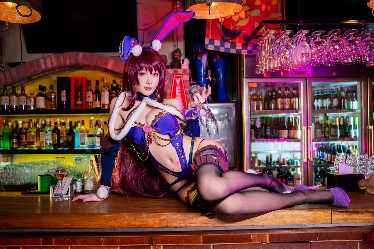 动漫博主阿包也是兔娘斯卡哈兔女郎主题私房性感情趣服饰配黑丝袜迷人诱惑写真32P