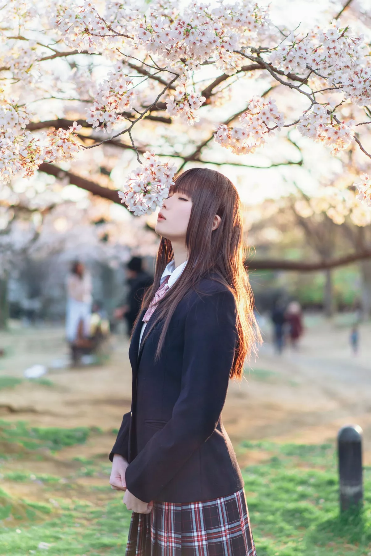 微博妹纸霜月shimo春天户外主题户外JK制服+私房女仆装秀完美身材诱惑写真54P