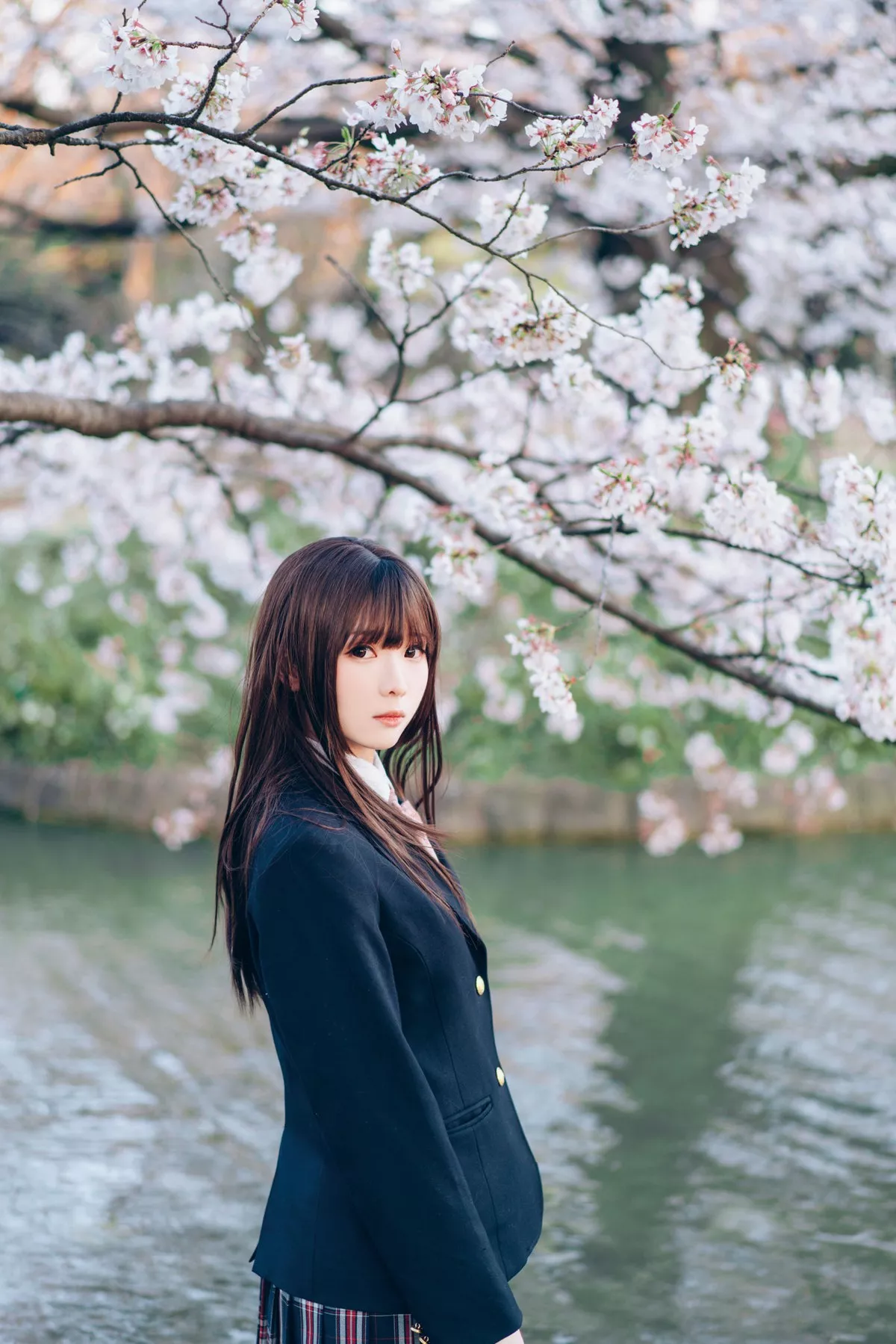微博妹纸霜月shimo春天户外主题户外JK制服+私房女仆装秀完美身材诱惑写真54P