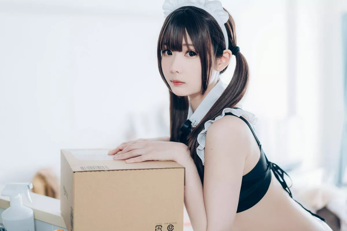 微博妹纸霜月shimo春天户外主题户外JK制服+私房女仆装秀完美身材诱惑写真54P