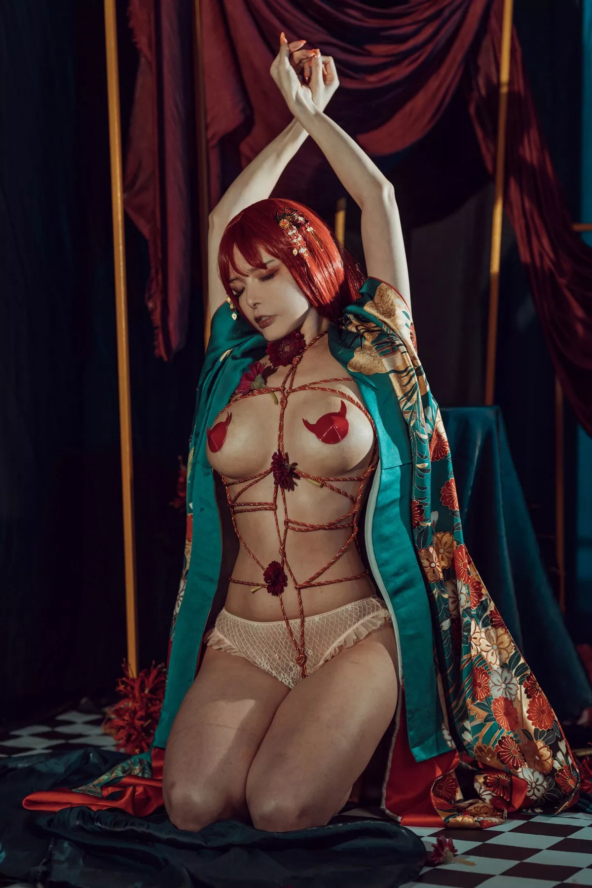 嫩模秋和柯基(夏小秋秋秋)和服主题私房半脱露情趣捆绑秀火辣身材诱惑写真36P