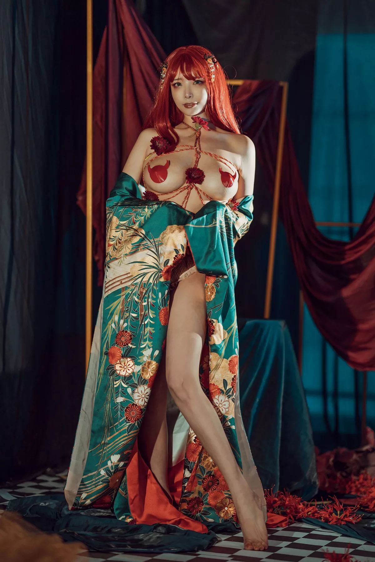 嫩模秋和柯基(夏小秋秋秋)和服主题私房半脱露情趣捆绑秀火辣身材诱惑写真36P