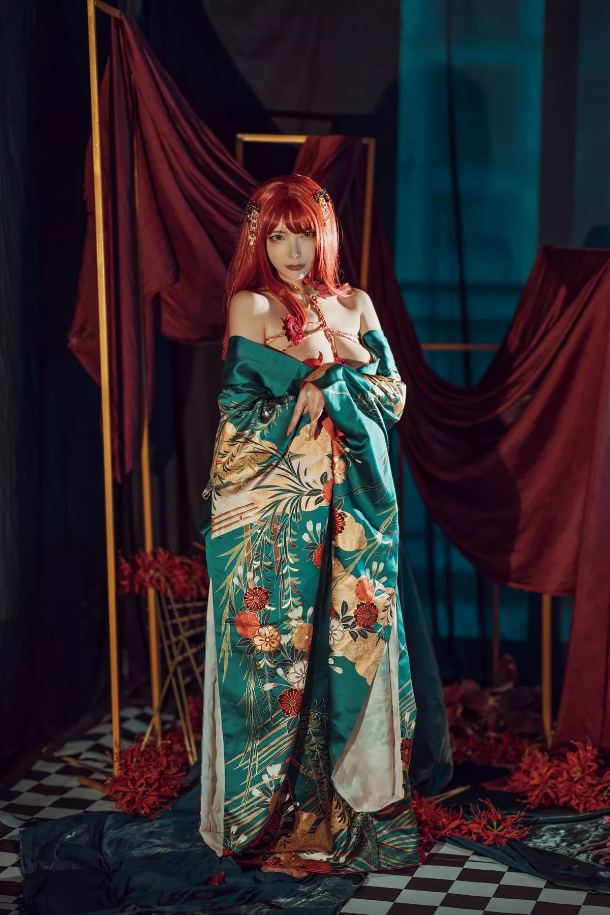 嫩模秋和柯基(夏小秋秋秋)和服主题私房半脱露情趣捆绑秀火辣身材诱惑写真36P