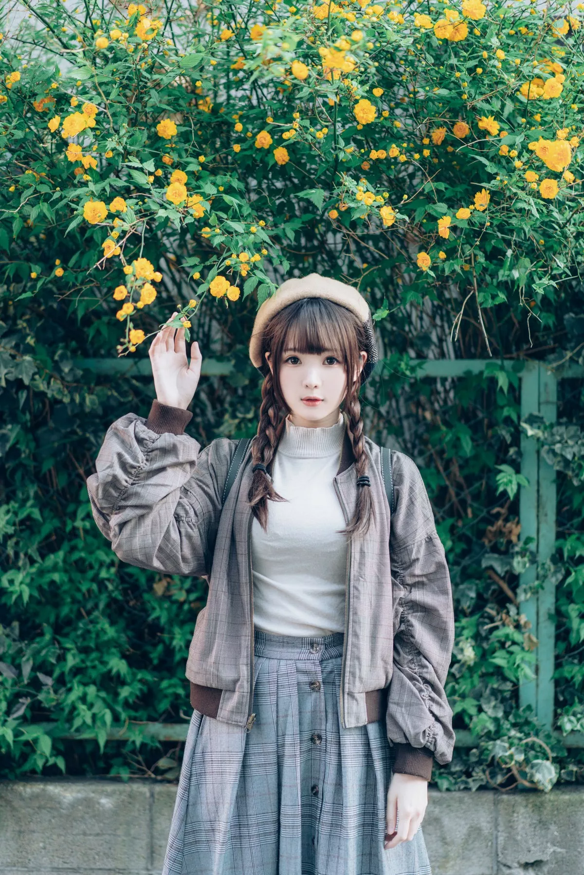 微博妹纸霜月shimo春天户外主题户外JK制服+私房女仆装秀完美身材诱惑写真54P